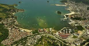 🌴 Angra dos Reis x 🧱 Rio Claro: Onde sua vida se encaixa melhor?