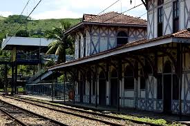 🎭 Parintins x 🚉 Japeri: Tradição folclórica na Amazônia ou cotidiano vibrante da Baixada Fluminense?