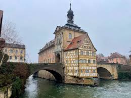 Cassilândia (Brasil) vs. Bamberg (Alemanha): Dois Universos da Construção Civil