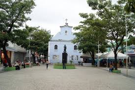 Queimados x 🏖️ Balneário Camboriú: Construir na garra da Baixada ou no glamour do litoral catarinense?