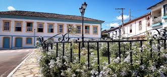 ⛏️ Paracatu x 🌴 Rio Largo: Tradição e ouro no Cerrado ou crescimento e praia no Nordeste?