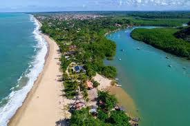 Alagoinhas x 🏖️ Porto Seguro: Onde construir — na energia do interior ou na paz do litoral?